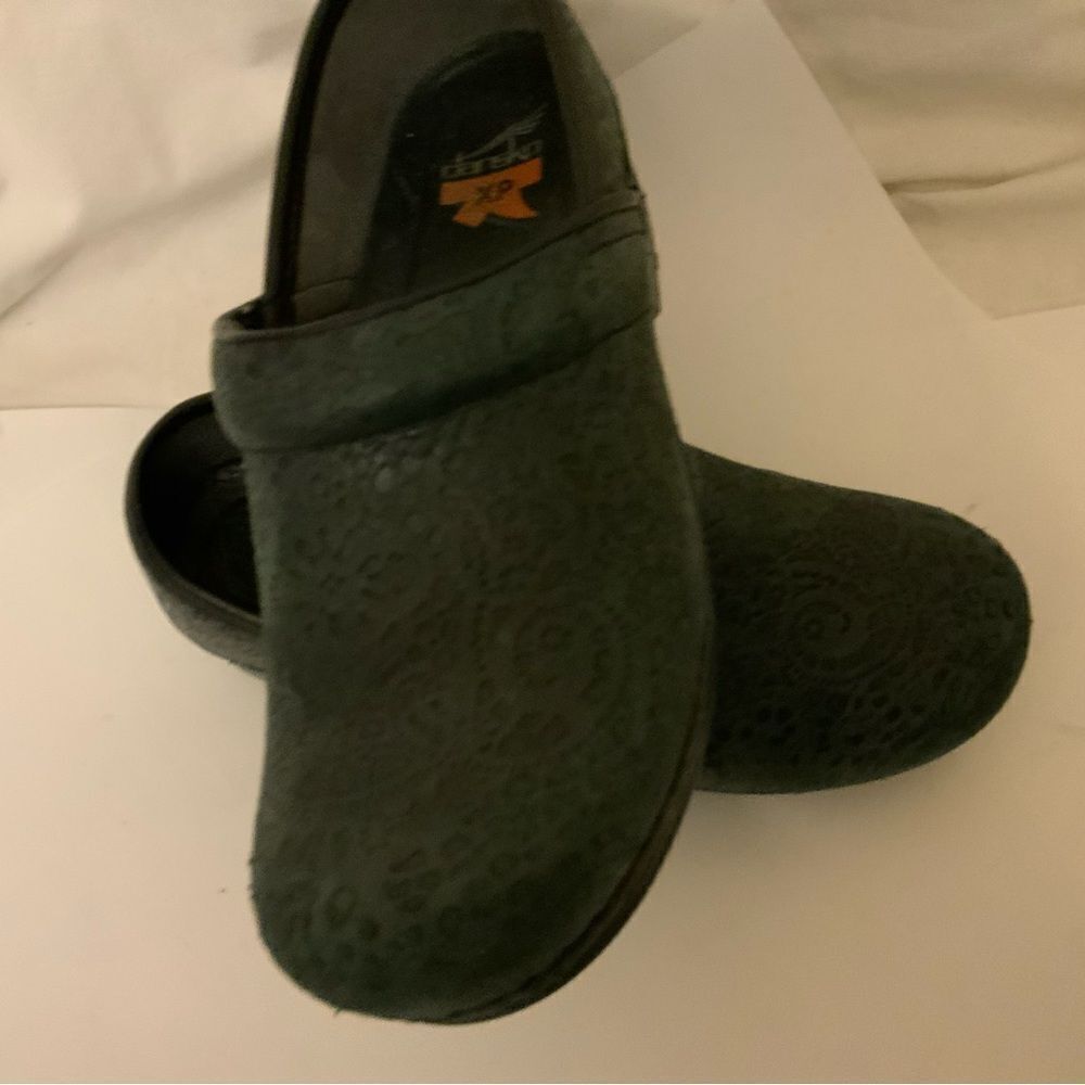 Dansko Women's Size 37 Blue tooled  Leather Clogs Nursing Shoes